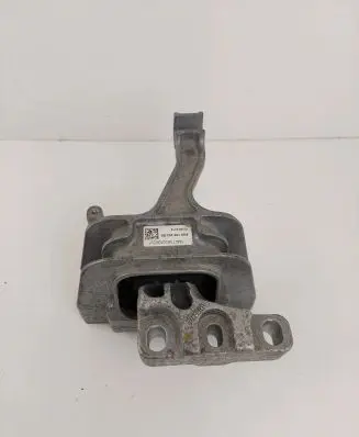 Audi A3 S3 8V Engine mount bracket 5Q0199262BE 02082016 X64TAEG310800V