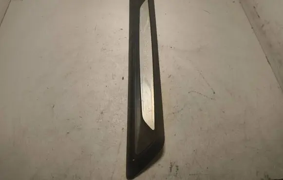 BMW 1 E82 E88 Front sill trim cover 25891810