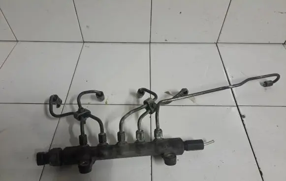 Toyota Avensis T250 Fuel main line pipe