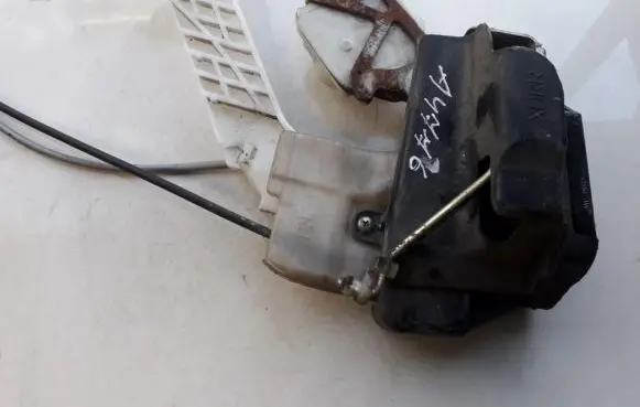 Hyundai Elantra Rear door lock