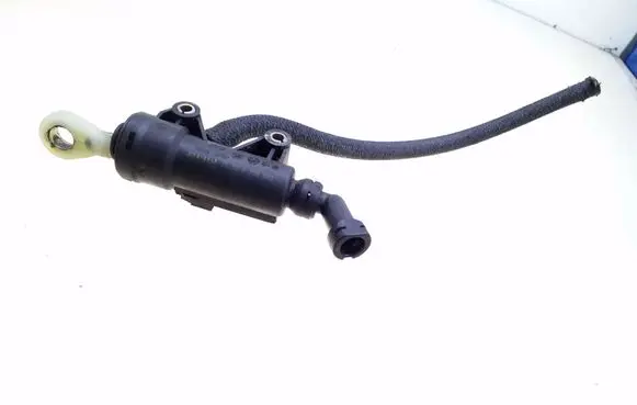 BMW 5 E39 Clutch master cylinder 21526758823 6758823