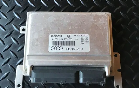 Audi A8 S8 D2 4D Engine control unit/module 4D0907551C 0261204235 26SA4767