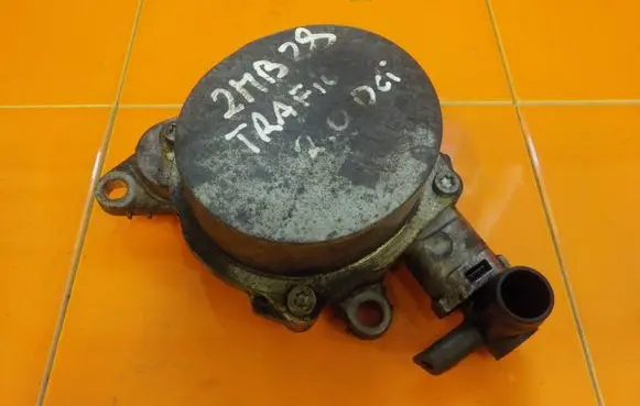 Renault Trafic II (X83) Vacuum pump 
