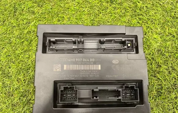 Audi A8 S8 D4 4H Comfort/convenience module 4H0907064BB 5DK01022812