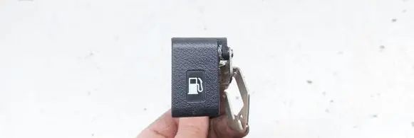 Engine bonnet (hood) release handle