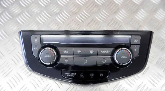 Nissan Qashqai Climate control unit 275004EA1A