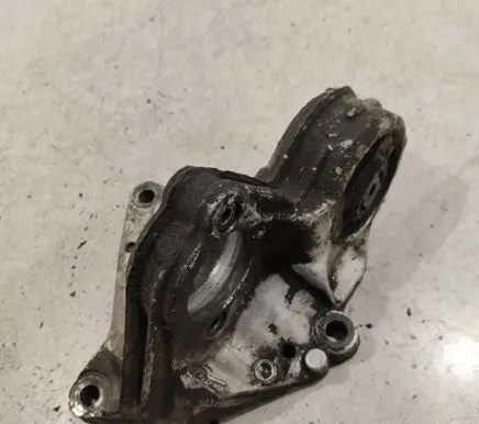 Peugeot 307 Engine mounting bracket 96462509