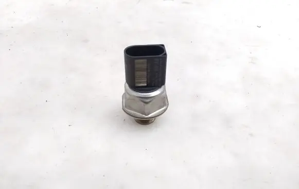 Skoda Karoq Fuel pressure sensor 04L906054