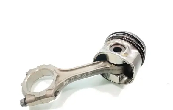 Toyota Avensis T270 Piston with connecting rod 