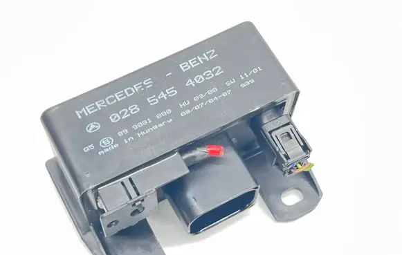 Mercedes-Benz ML W163 Glow plug pre-heat relay 0285454032