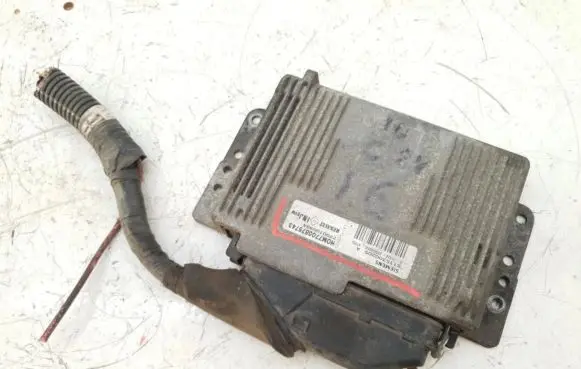 Renault Scenic I Engine control unit/module 7700105984