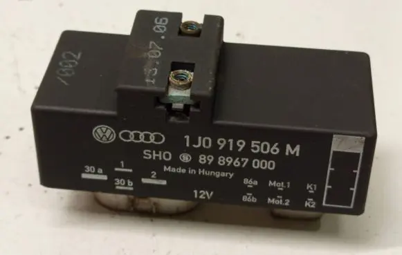 Skoda Fabia Mk1 (6Y) Coolant fan relay 1J0919506M