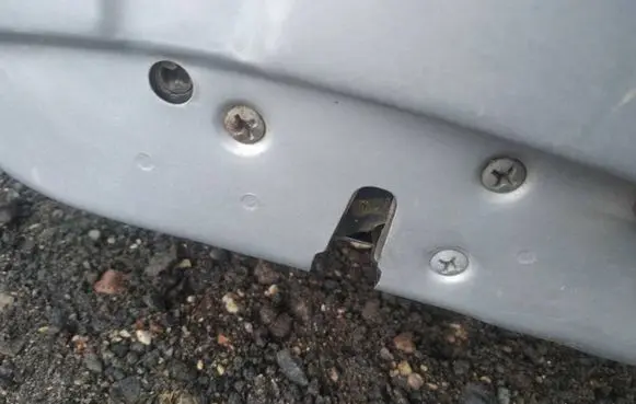 Nissan Primera Front door lock