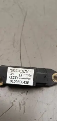 Audi A3 S3 8L Airbag deployment crash/impact sensor 8L0959643B 310398 0230306JZZ7Q