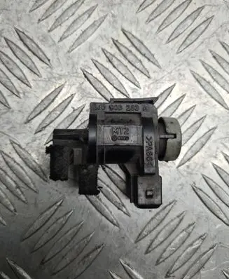 Volkswagen Golf IV Turbo solenoid valve 1J0906283A