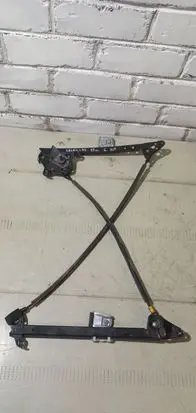 Rear door manual window regulator