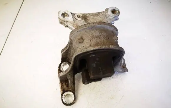 Honda CR-V Engine mount bracket 