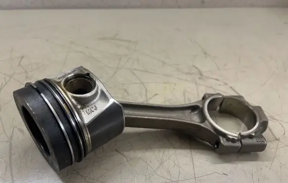 Seat Leon (5F) Piston with connecting rod 79L121 27031800 MCJ