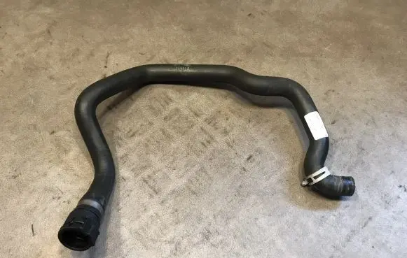 Mercedes-Benz C W204 Engine coolant pipe/hose