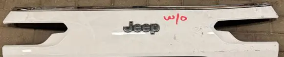 Jeep Grand Cherokee WL Tailgate/boot lid cover trim 4BL51TRMAA TBL50TRMAA 6M182TRMAA