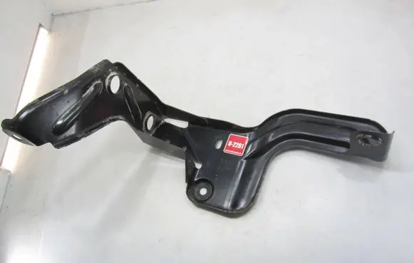 Audi A6 S6 C6 4F Intercooler pipe mounting bracket 4F0145814