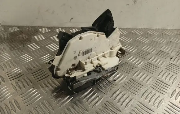 Skoda Rapid (NH) Front door lock 5E1837015