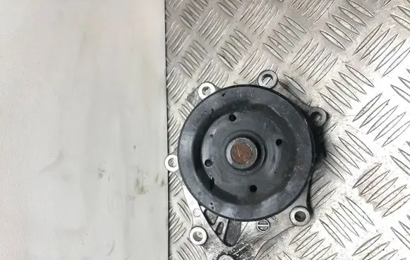 Toyota Avensis T270 Water pump 0J14X
