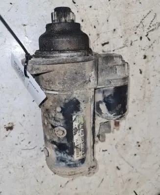 Volkswagen Golf IV Starter motor 02A911024B