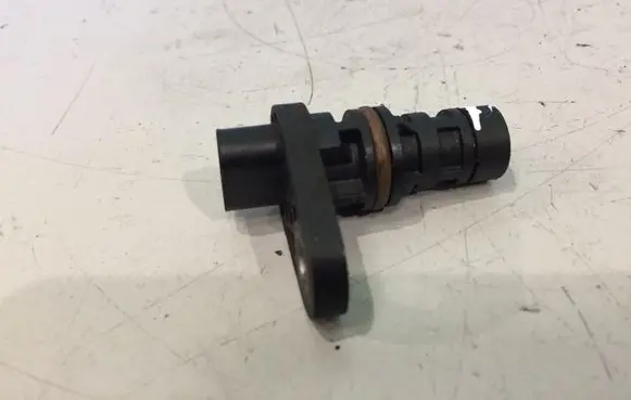 Opel Astra J Crankshaft position sensor 0261210324 55571977