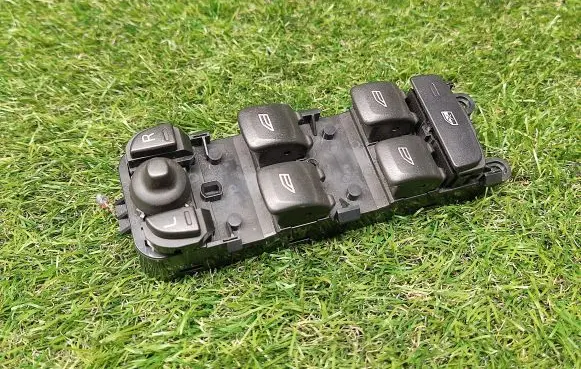 Volvo V40 Electric window control switch 31376495