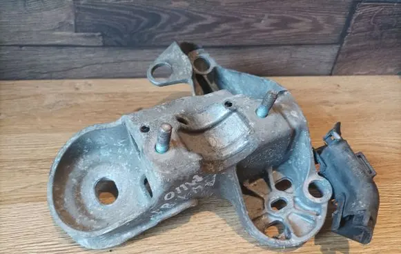 Audi A4 S4 B6 8E 8H Engine mounting bracket