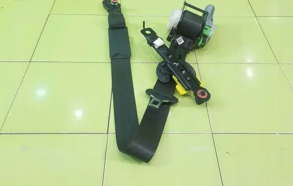 Hyundai ix20 Front seatbelt PRZOD BEZPIECZENSTWA