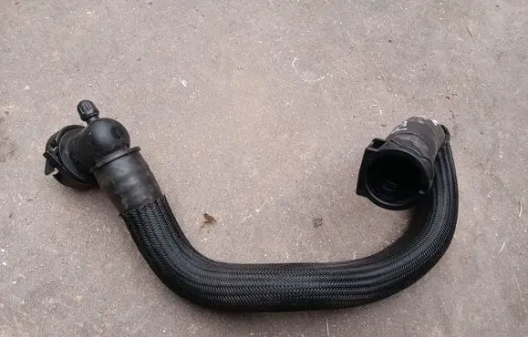 Peugeot 3008 II Coolant pipe/hose