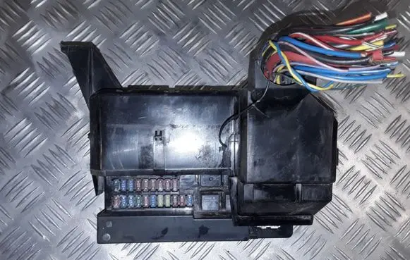 Nissan Murano Z50 Fuse module 284B97Y000