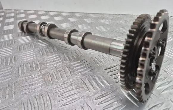 Mercedes-Benz E W212 Camshaft A64226501 A6420621901 R64226W