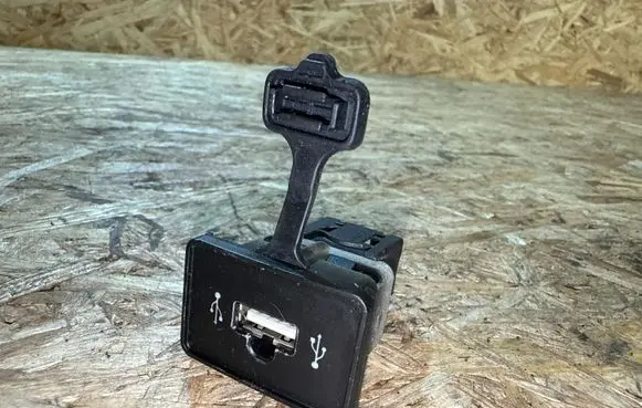 Alfa Romeo 159 USB socket connector 156074010