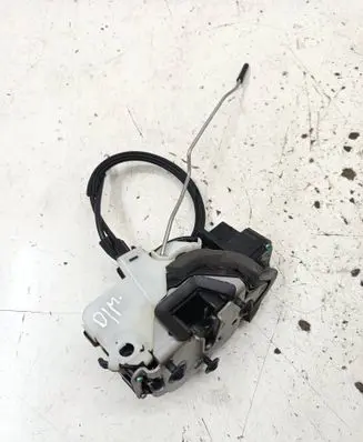 Opel Insignia A Front door lock 13503802