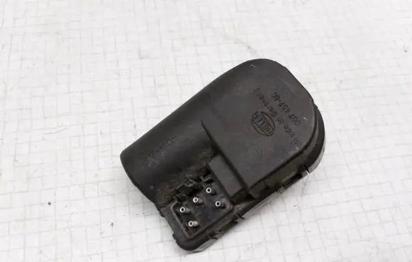 Mercedes-Benz E W210 Headlight level adjustment motor 00745700