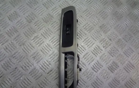 Volvo V50 Quarter vent window switch 8663815