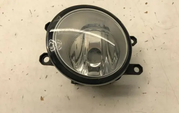 Toyota Avensis T250 Front fog light 812200D042 812200D040 812200D041