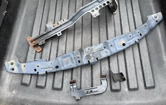 Infiniti M30 Radiator mount bracket N1BDBY51U0520094 B34