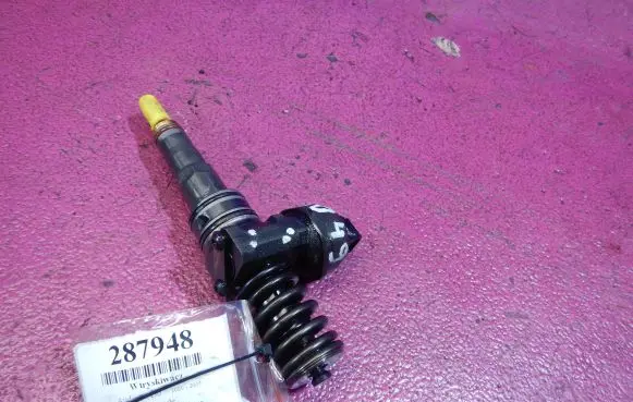 Audi A4 S4 B6 8E 8H Fuel injector 038130073AN