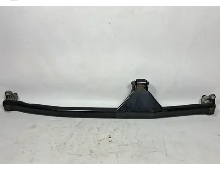 Engine mounting bracket