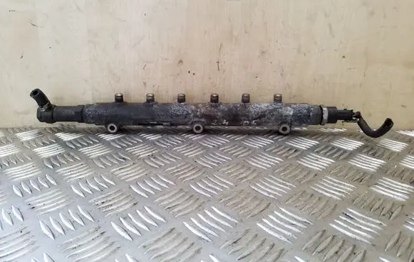 Volvo XC90 Fuel main line pipe 30622085 0445215015 0281002612