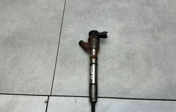 Hyundai Tucson TL Fuel injector 338002A610 0445110589