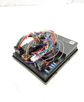 Nissan Juke I F15 Fuse module 284B71KA0C