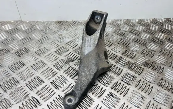 Audi A4 S4 B7 8E 8H Engine mounting bracket 8E0199307S