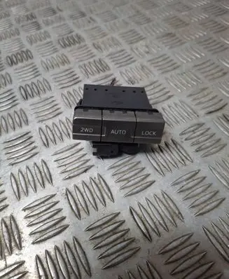 Nissan X-Trail T30 Differential lock switch N1L5S
