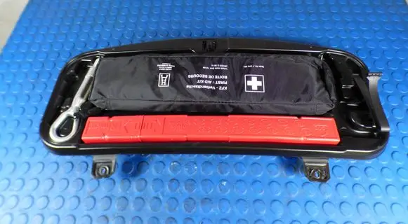 BMW 5 F10 F11 Tool box CART6788803 6788803 15361710