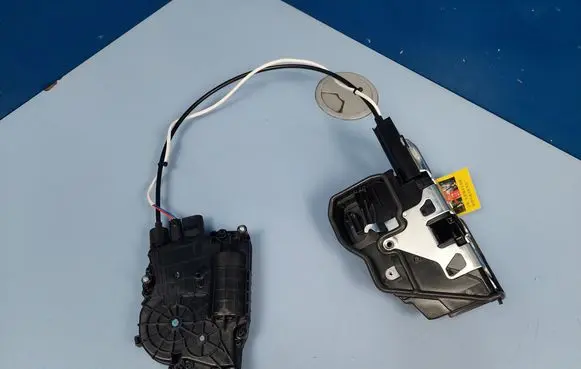 BMW 5 GT F07 Front door lock 51217148475 51217202143 51217229461